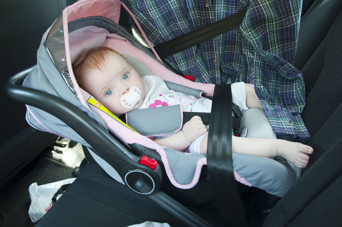 Siège auto enfant en Belgique : la loi et les normes (2026)